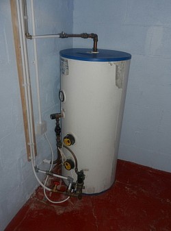 reclaimed unvented cylinder from ebay, fitted and working